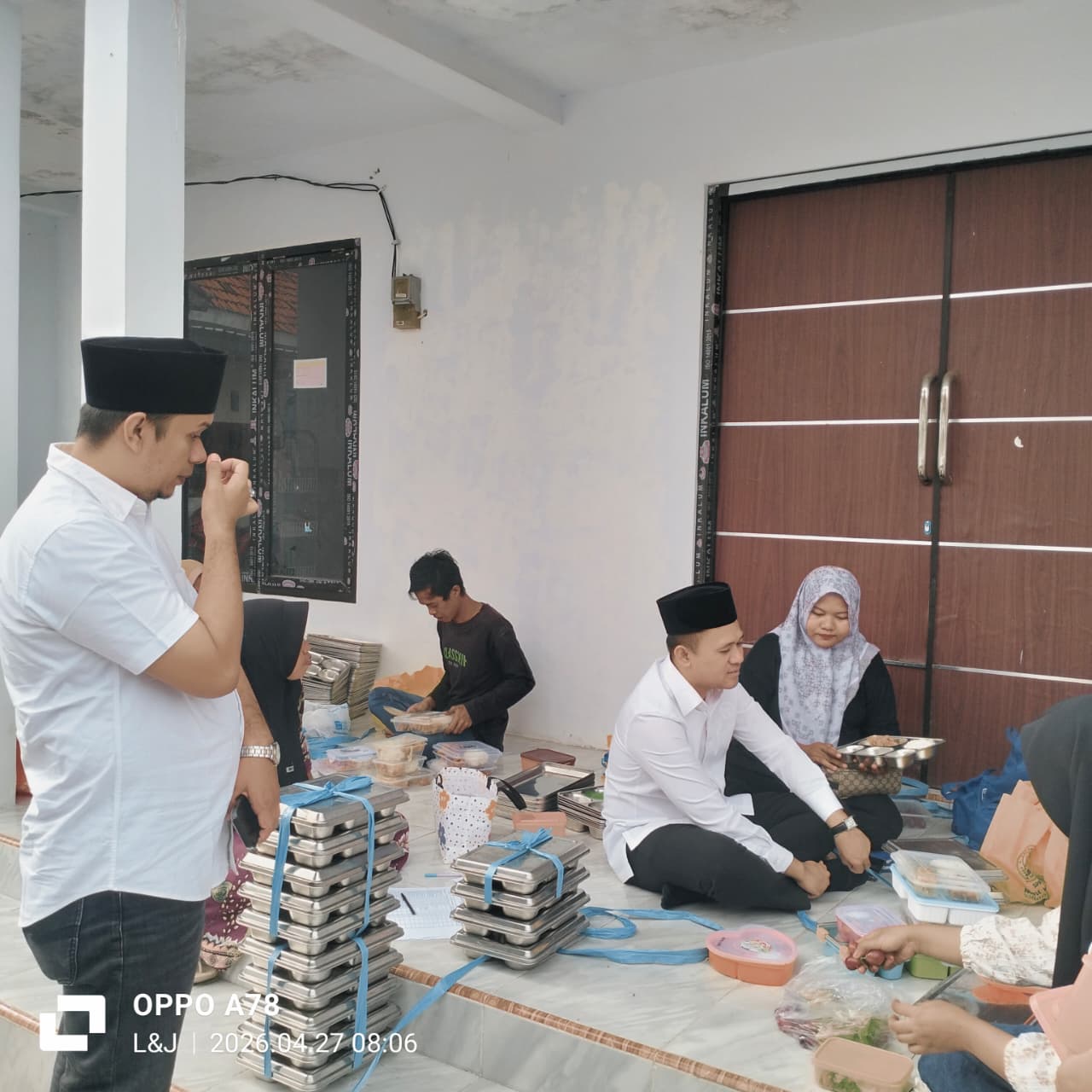 SPPG Nurul Wahid Al Wahyuni Desa Sumberan Kecamatan Besuk Mendapat Apresiasi Dari Anggota Dewan DPR RI Dr. Mufti