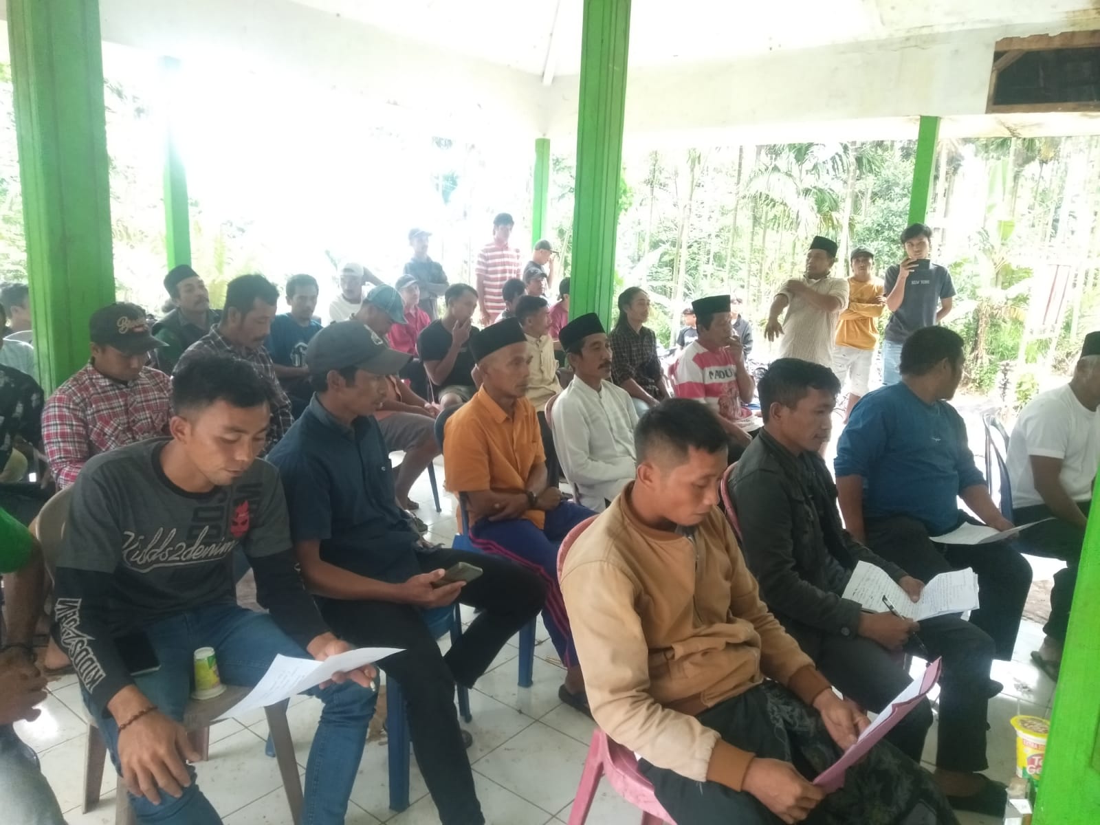 Gempar Masyarakat Demo Ke Kantor Desa Tentang PTSL di Desa Plaosan Kecamatan Krucil