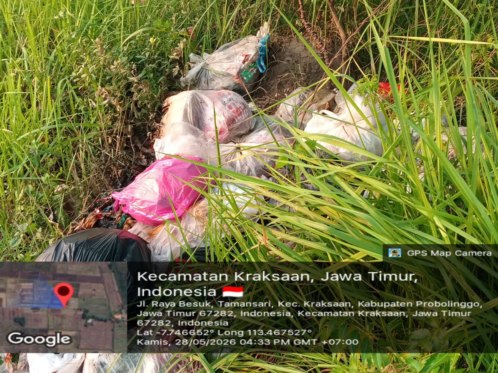 Tumpukan Sampah di Jalan Raya Besuk Dikeluhkan Warga, DLH Kabupaten Probolinggo Belum Merespons