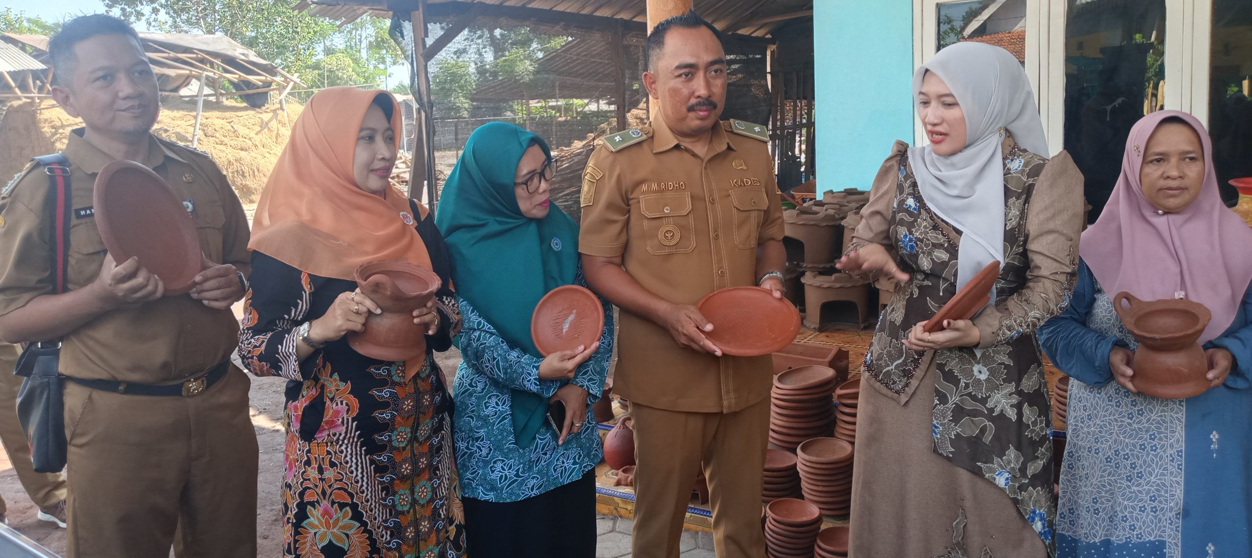 Ning Marisa Ajak Anak Muda Jadi Perajin, Gerabah Alaskandang Ternyata Sudah Laris ke Madura