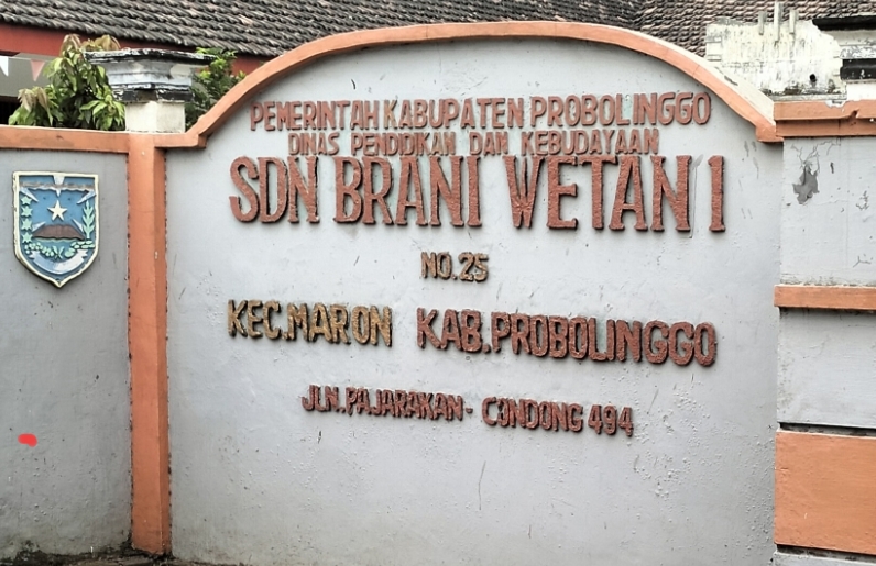 Wali Murid Probolinggo Pertanyakan Transparansi Dana BOS di Tengah Beban Iuran Pembangunan Gerbang Sekolah